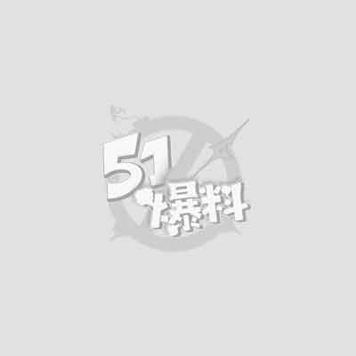 一边和绿帽龟男友打电话 一边口交镜前激情后入 画面充满禁忌的刺激感